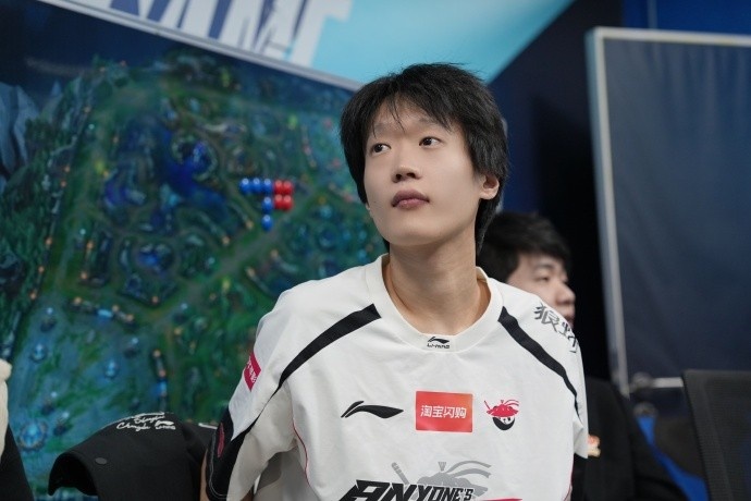 AL发布战胜WBG赛后返图：步履生风